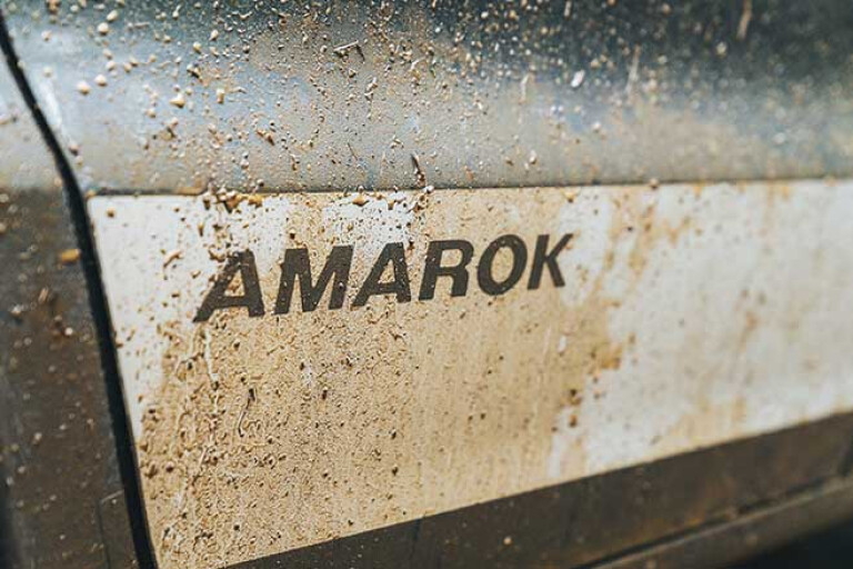 VW Amarok V6 manual badge