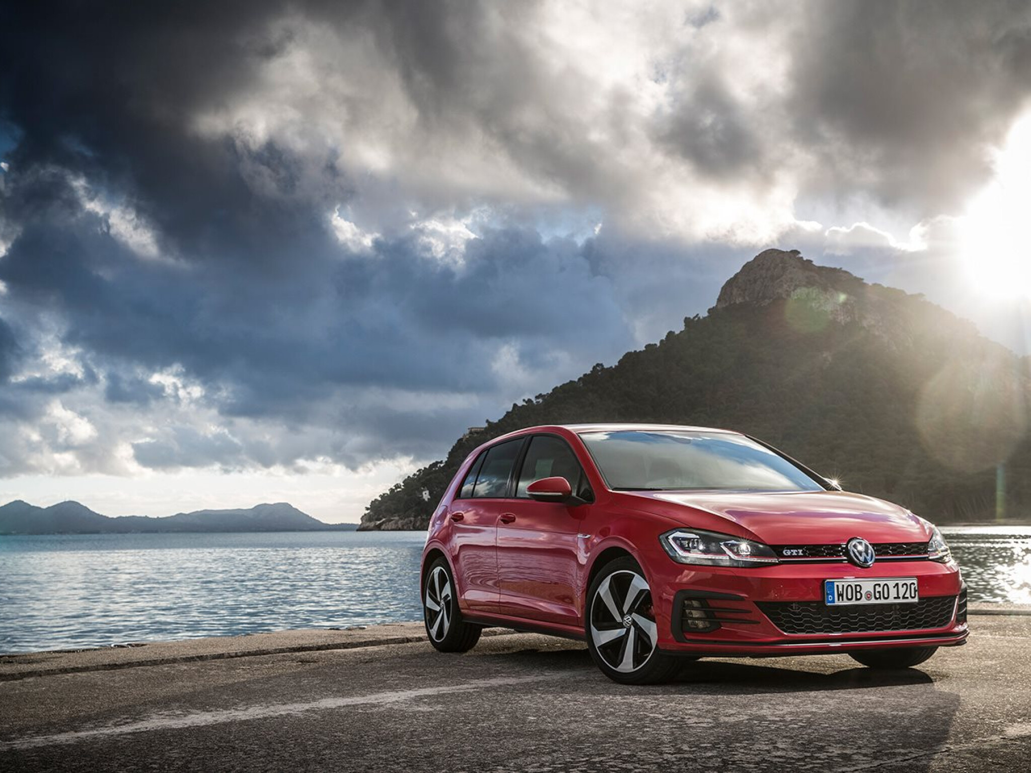 2017 Volkswagen Golf 'Mk7.5' brings new tech, new engines and more