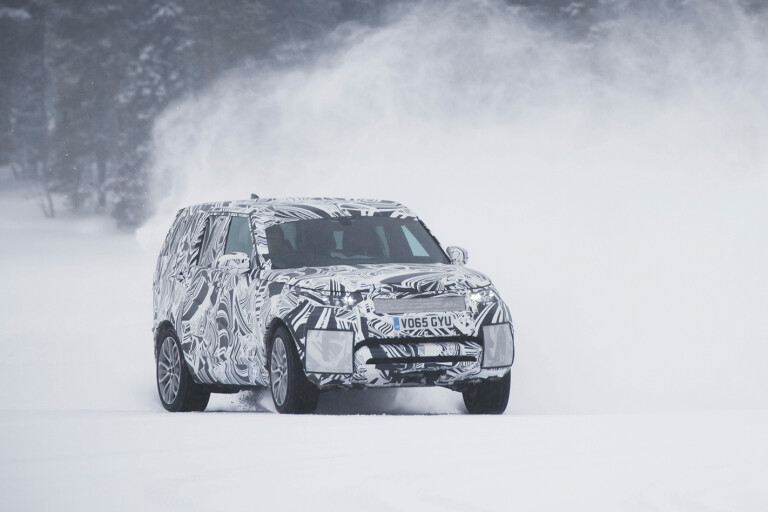 2017 Land Rover Discovery 5 - cold weather testing