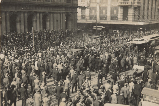 Franics-Birtles-arrival-in-Melbourne-1928.jpg