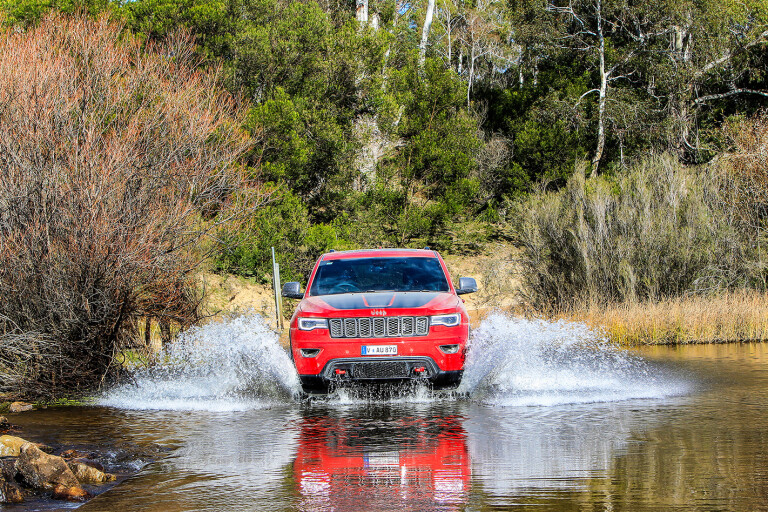 Jeep Grand Cherokee Trailhawk water