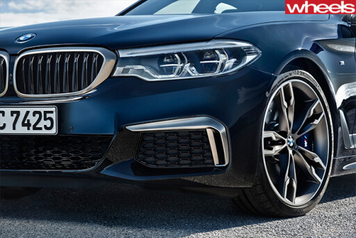 BMW-M550i -2017-front -side -closeup