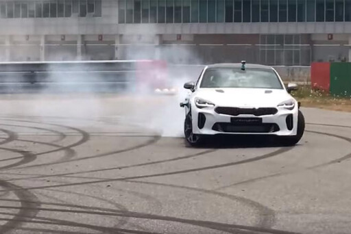 Kia Stinger GT does burnouts and donuts