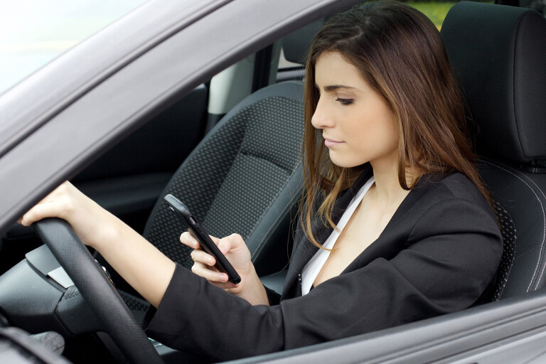 Woman Texting Driving Jpg
