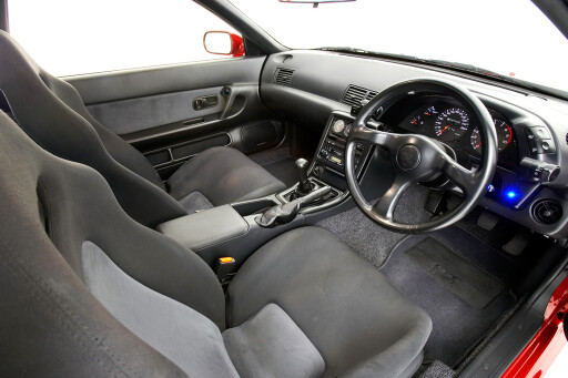 1991-Nissan-Skyline-GT-R-interior.jpg