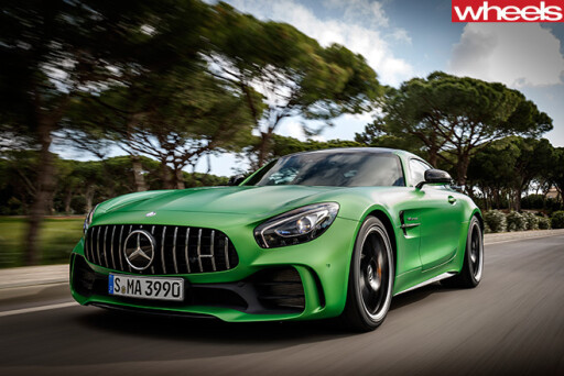 2016-Mercedes -AMG-GT-R-front -on