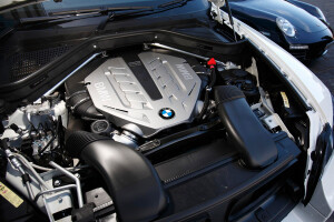 BMW-X6-engine.jpg