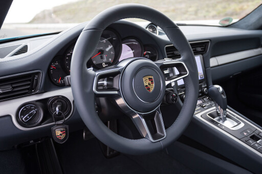 Porsche -991.2-911-Carrera -S-interior