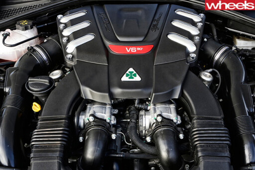Alfa -Romeo _Quadrofoglio -engine