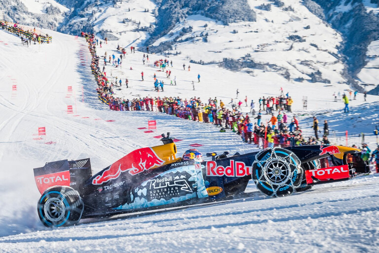 Video: Verstappen on snow vs Ricciardo on ice