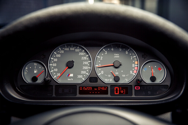 BMW C3 CSL gauges