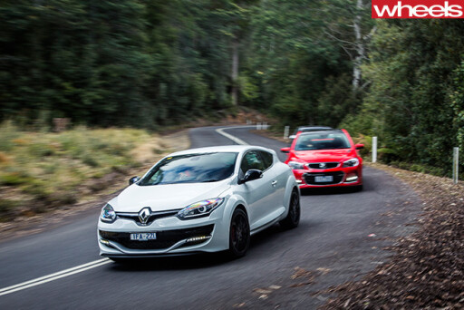 Holden -Commodore -SS-V-redline -chasing -Renault -Megane