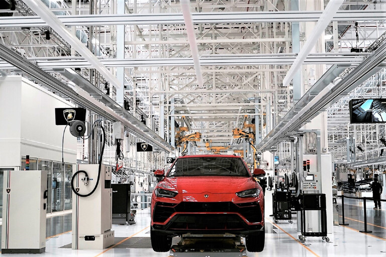 Lamborghini Urus production line