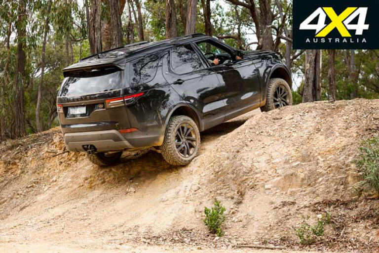 2019 Land Rover Discovery SD 4 Off Road Climb Jpg