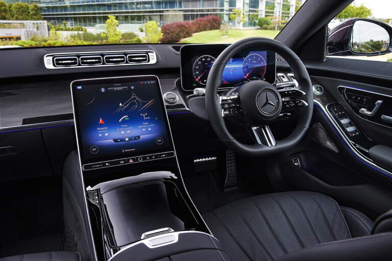 2021 Mercedes-Benz S450 L screens
