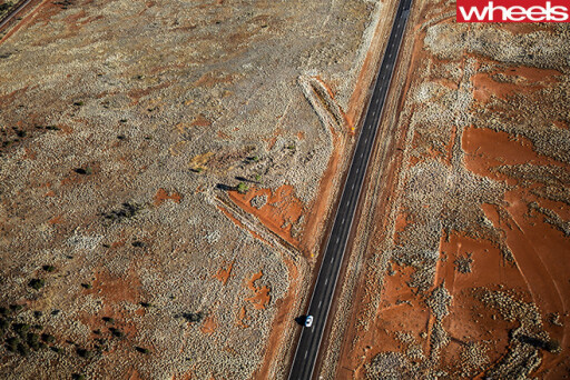 Bentayga -driving -on -Sturt -Highway -Northern -Territory