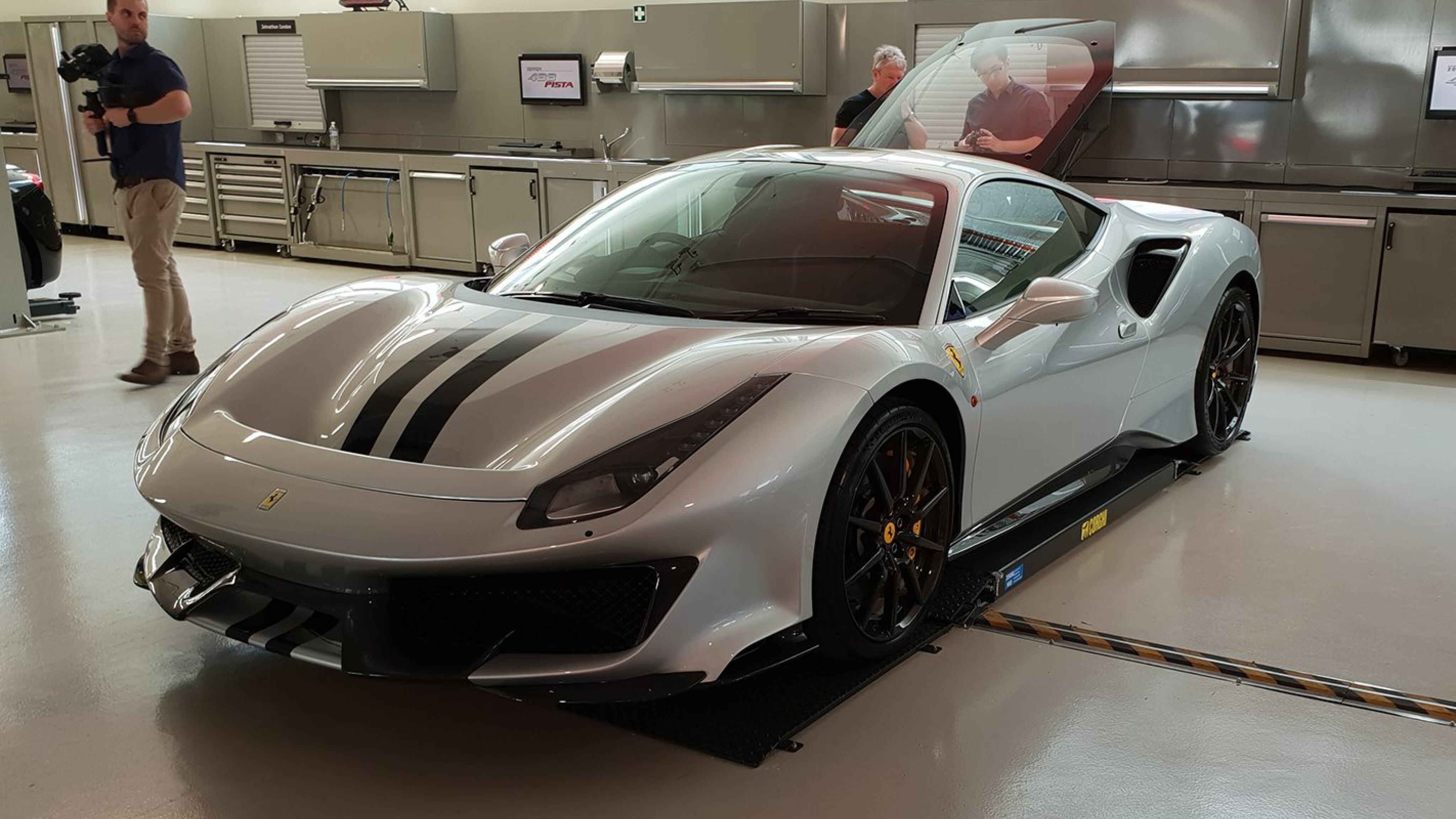 Ferrari shows off a 488 Pista customized by Tailor Made