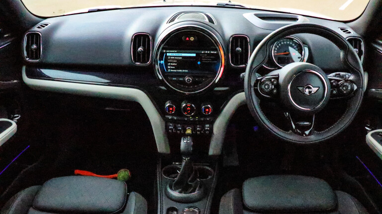 2019 Mini Countryman Hybrid interior dash