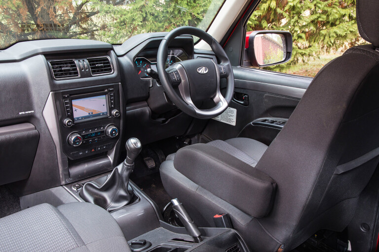 2018 Mahindra Pik-Up S10 interior