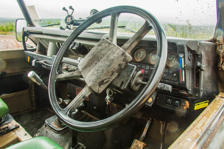 Perentie Defender 110  steering wheel