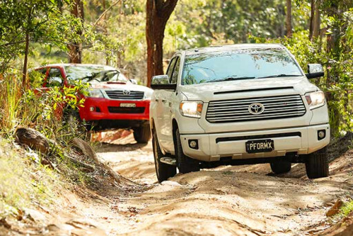 Toyota-Tundra-Crewmax-vs-Toyota-Hilux-SR5-double-cab-on-the-track