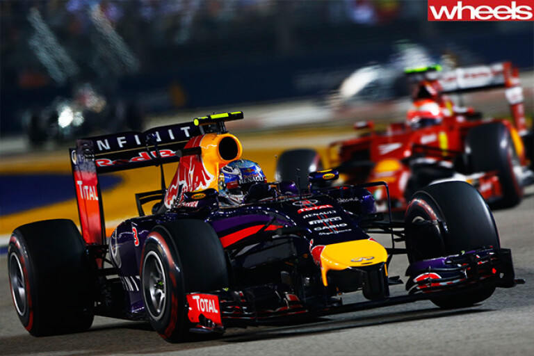 Daniel -Ricciardo -taking -corner --Singapore -F1