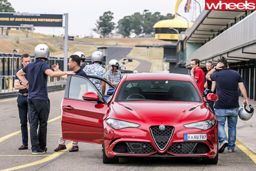 2017-Alfa -Romeo -Giulia -Quadrifoglio -front