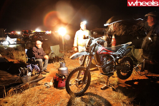 Motorbike -at -camfire -Finke -Desert -Race -driving