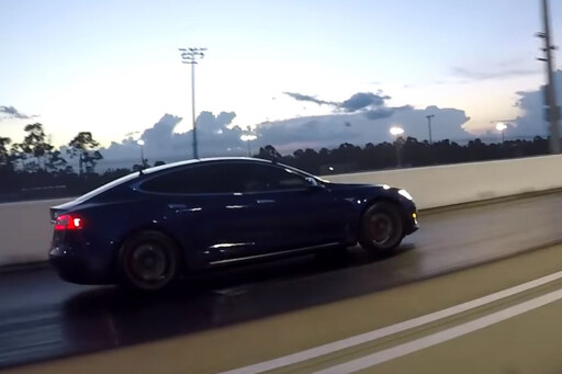 Tesla Model S P100D Drag racing