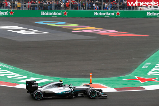 Lewis -Hamilton -racing -Mercedes -F1