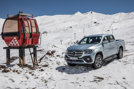 2018-Mercedes-Benz-X-Class-snow.jpg