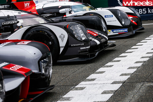 3-Le -Mans -cars -at -start -line