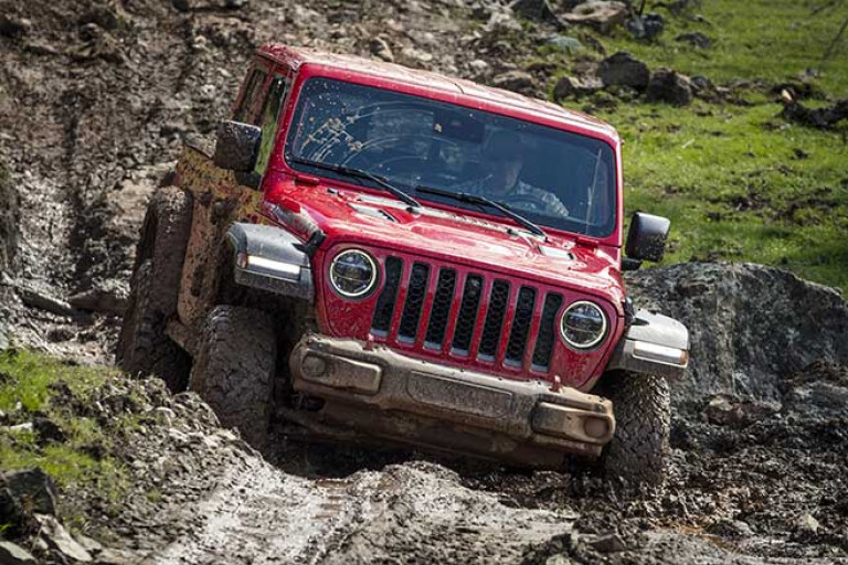 Jeep Gladiator offroad mud