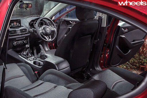Mazda -3-interior