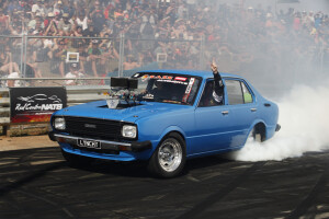 Lynchy Corolla burnout at Red CentreNATS