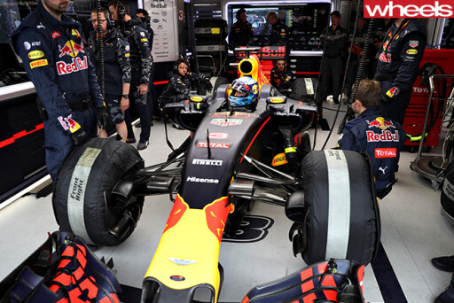 Daniel -Ricciardo -red -bull -racing -car