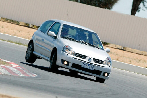 2005-Renault-Sport-Clio-Cup-front.jpg
