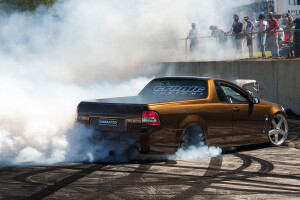 VF Commodore ute burnout UNWANTED