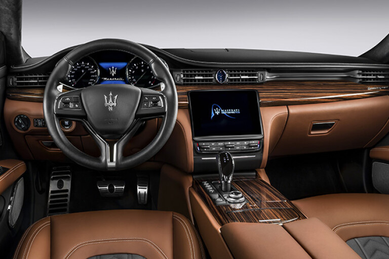 Maserati Quattroporte tan leather interior