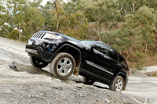 2011 Jeep Grand Cherokee uphill.jpg