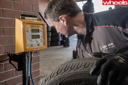 Mechanic -testing -tyre -air -pressure