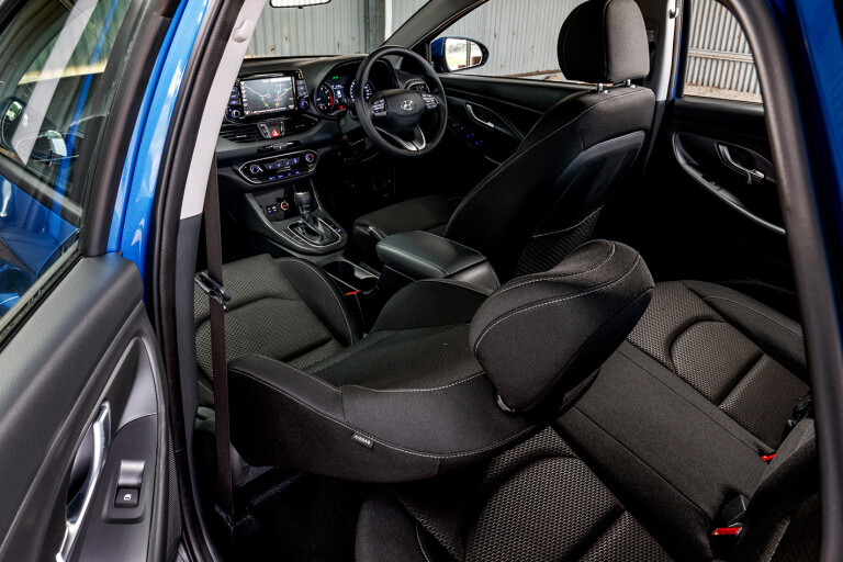 Hatch Comparo Hyundai Inside Jpg