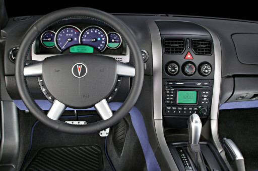2004-Pontiac-GTO-steering-wheel.jpg