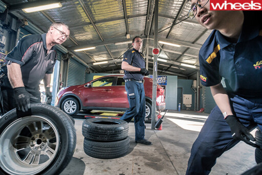 Jax -Tyre -team -with -Wheels -tyre -test