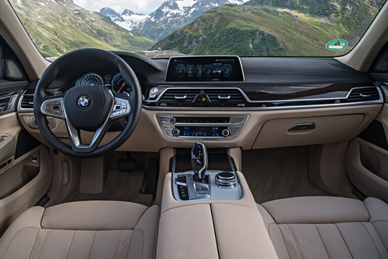 BMW 740e iPerformance interior