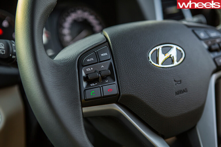Hyundai -Tucson -multi -function -steering -wheel