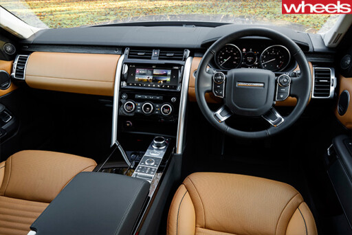 2017-Land -Rover -Discovery -prototype -interior