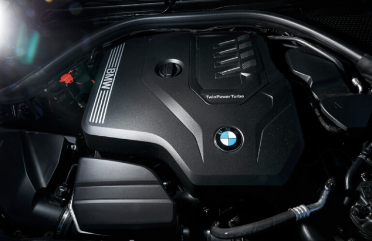 2021 BMW 330i engine
