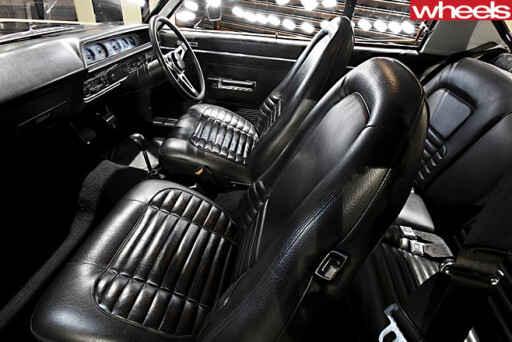 Chrysler -Charger -RT-E38-interior