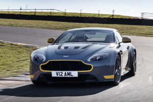 Aston Martin V12 Vantage S adds seven-speed manual
